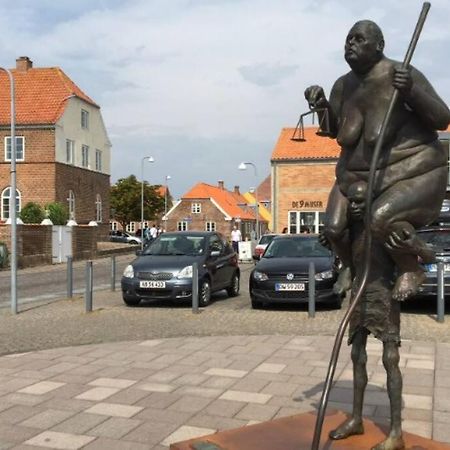 Hyggeligt Lille Byhus Lige Mellem Havnen Og Bytorv Ринкёбинг Экстерьер фото