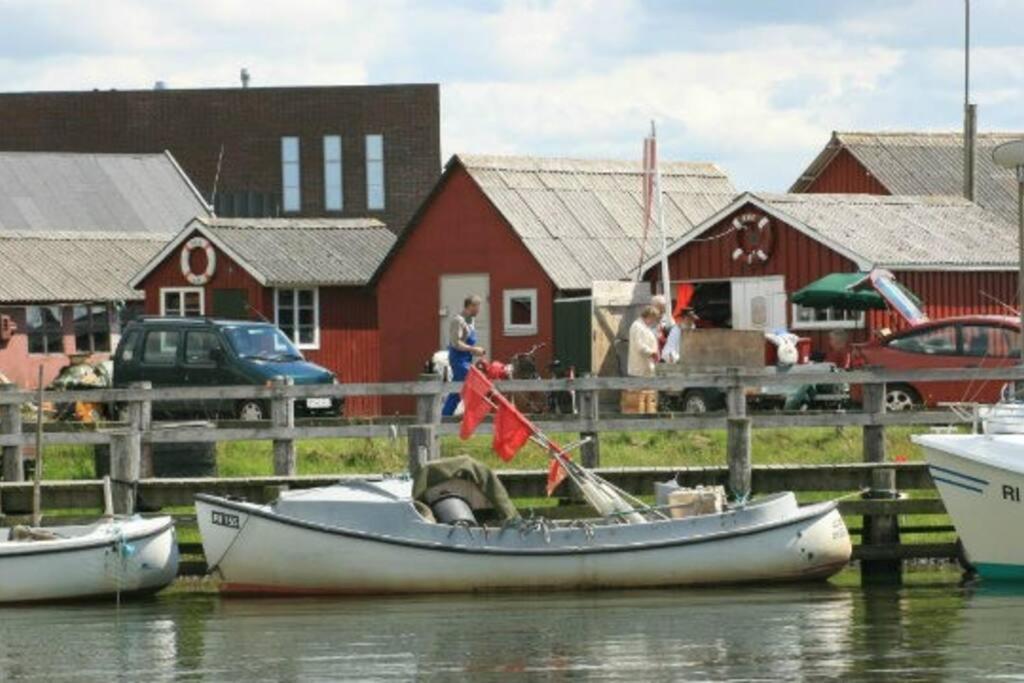 Hyggeligt Lille Byhus Lige Mellem Havnen Og Bytorv Ринкёбинг Экстерьер фото