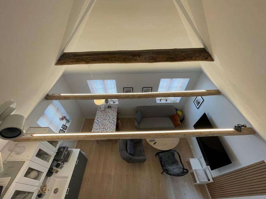 Hyggeligt Lille Byhus Lige Mellem Havnen Og Bytorv Ринкёбинг Экстерьер фото