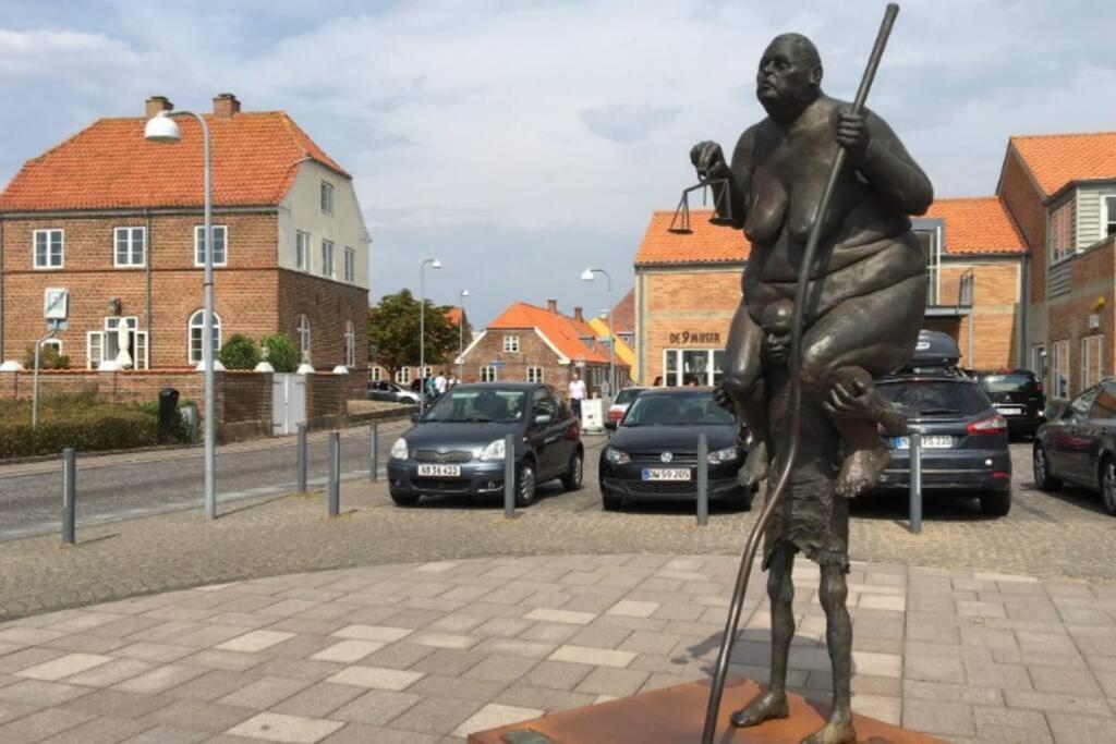 Hyggeligt Lille Byhus Lige Mellem Havnen Og Bytorv Ринкёбинг Экстерьер фото