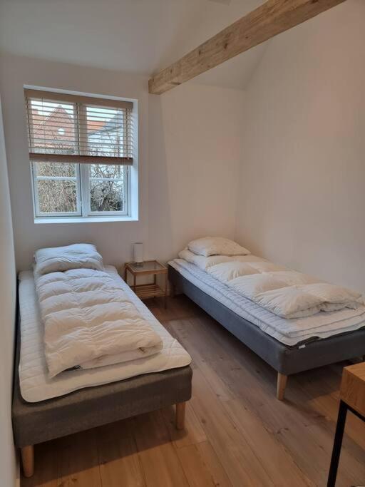 Hyggeligt Lille Byhus Lige Mellem Havnen Og Bytorv Ринкёбинг Экстерьер фото
